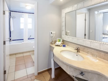 Standard room bathroom