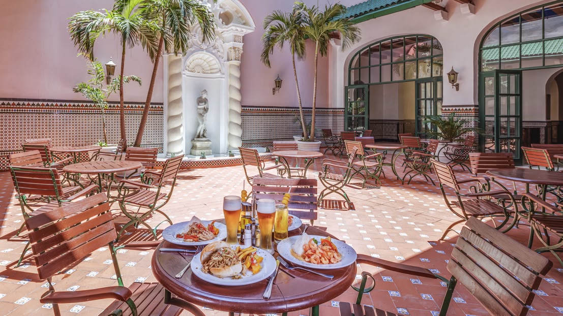 Hotel Sevilla Restaurant buiten